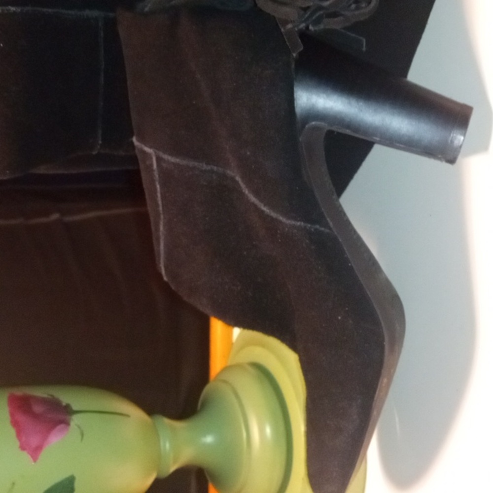 Cosmopolitan Black Leather knee high boots size 7